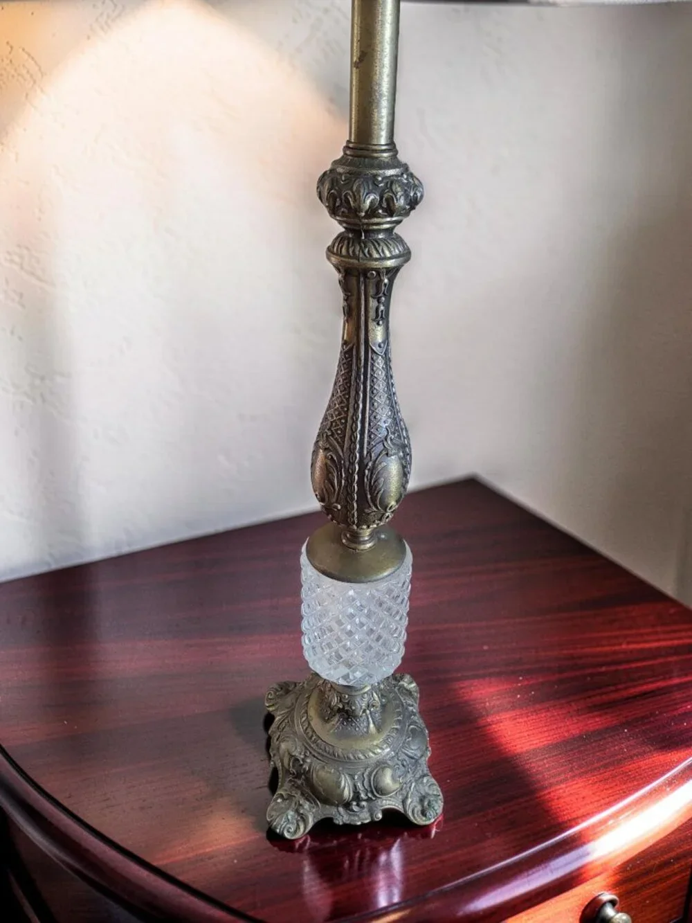 Vintage Cambridge Brass/Glass Scrollwork Base Banquet Table Lamp.